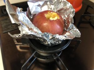 スノーピークのコロダッチポットで焼きリンゴの簡単な作り方とレシピを紹介