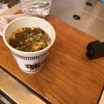 おいおい、キャンプ場でカップラーメンってどうなの?って思ってたけど