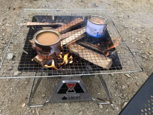 小腹が空いたら焚き火でキャンプ飯！子供も喜ぶ超絶簡単な缶詰レシピを紹介！