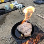 スノーピークのコンボダッチを使って焚き火で肉焼いてみた