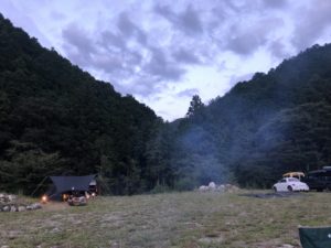 9月に山にキャンプに行くなら服装は？気温は寒いですか？について